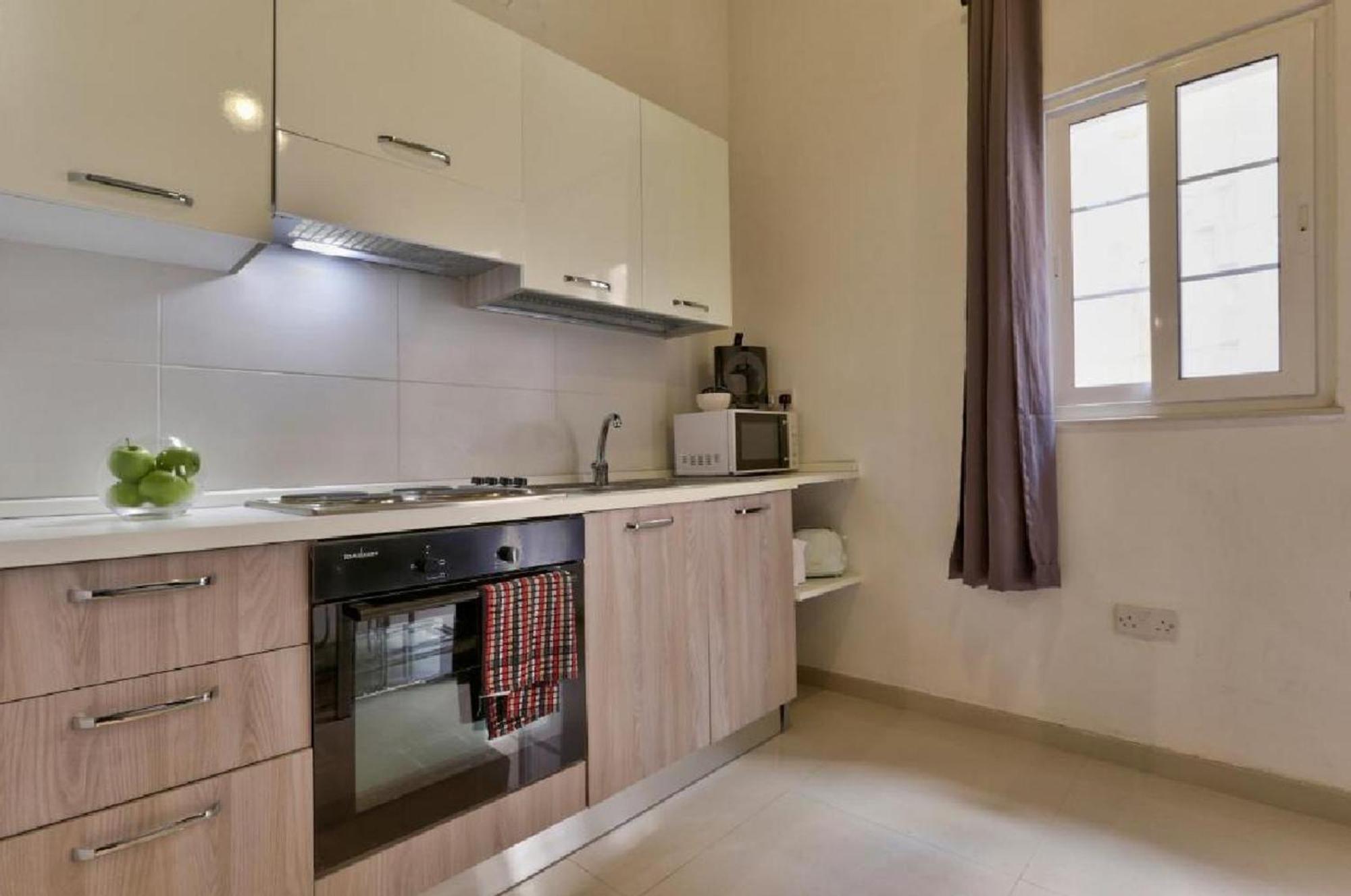 Exquisite 3-Bedroom Duplex Penthouse With Jacuzzi In Valletta Centre Exterior foto