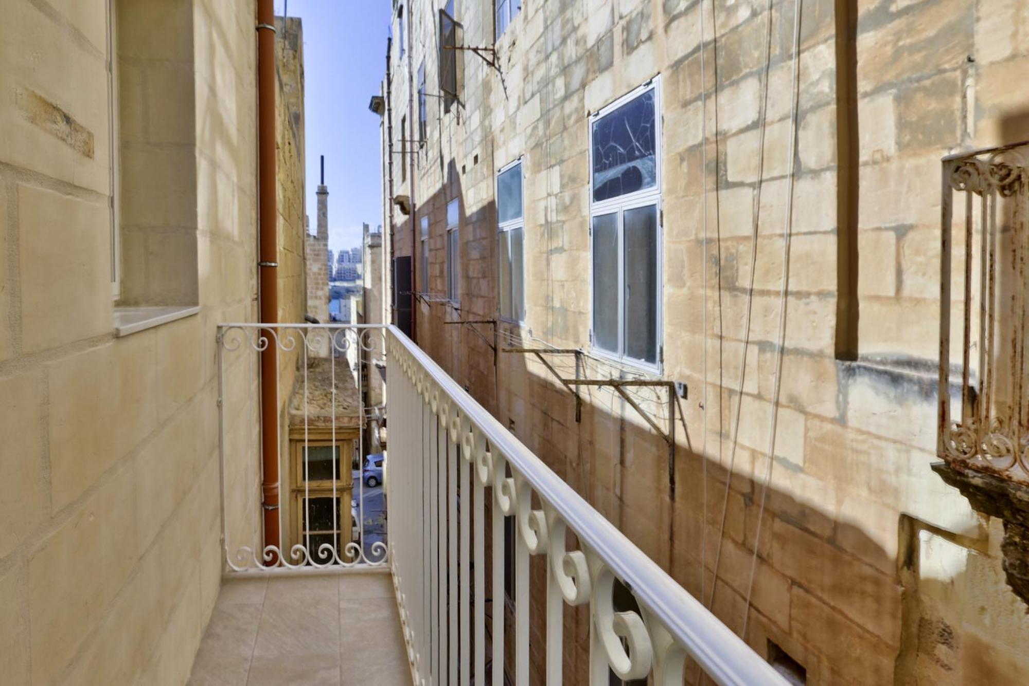 Exquisite 3-Bedroom Duplex Penthouse With Jacuzzi In Valletta Centre Exterior foto